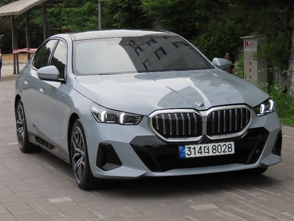 BMW 5시리즈 5시리즈 (G60) 520i M 스포츠 이미지 2