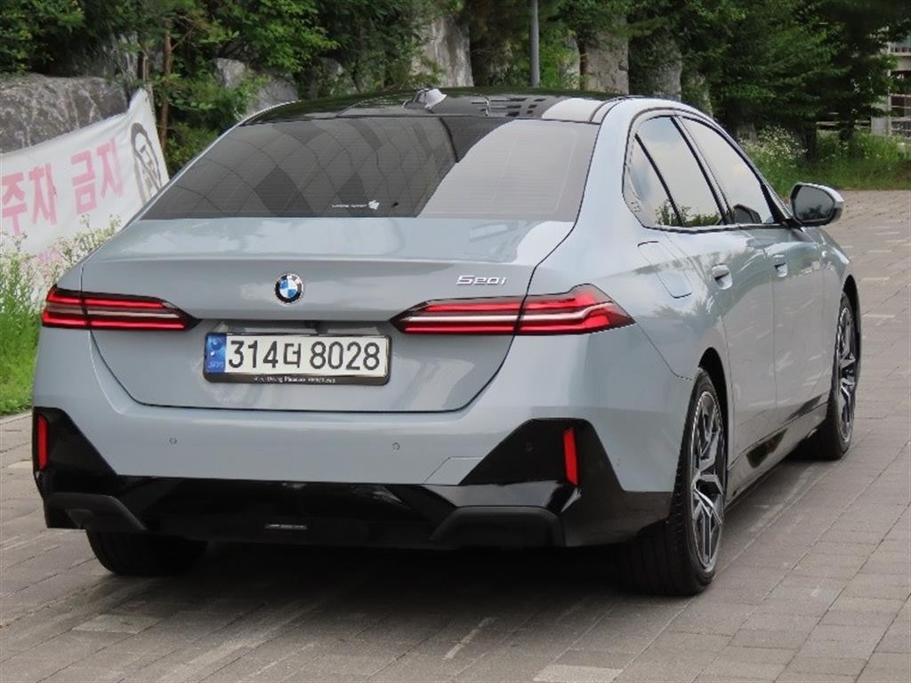 BMW 5시리즈 5시리즈 (G60) 520i M 스포츠 이미지 3