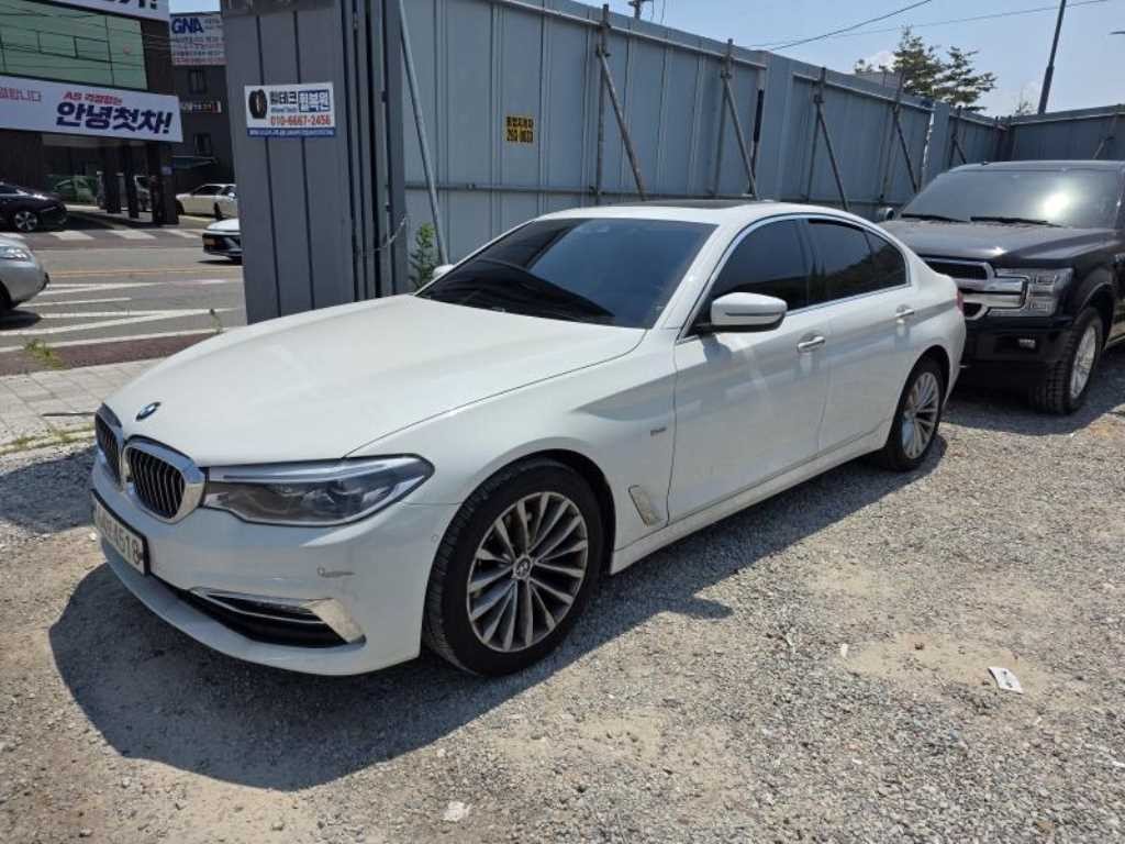BMW 5시리즈 5시리즈 (G30) 520d 럭셔리 플러스 이미지 2