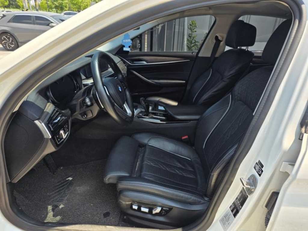 BMW 5시리즈 5시리즈 (G30) 520d 럭셔리 플러스 이미지 3
