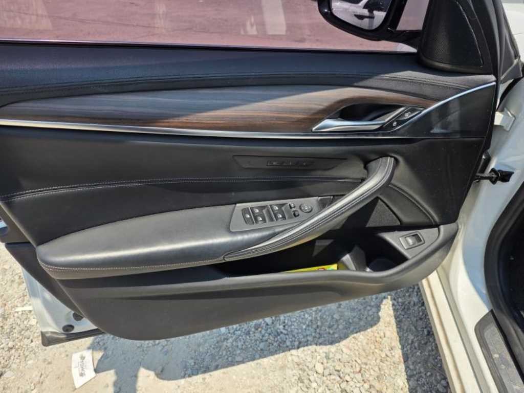 BMW 5시리즈 5시리즈 (G30) 520d 럭셔리 플러스 이미지 4