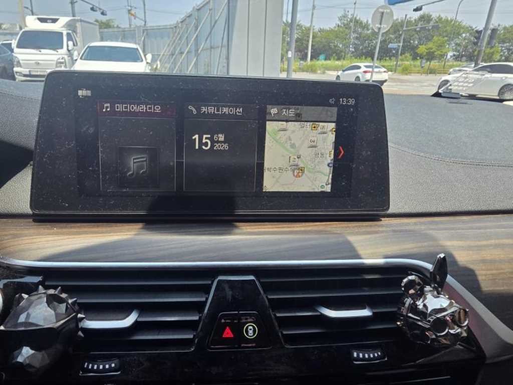 BMW 5시리즈 5시리즈 (G30) 520d 럭셔리 플러스 이미지 8