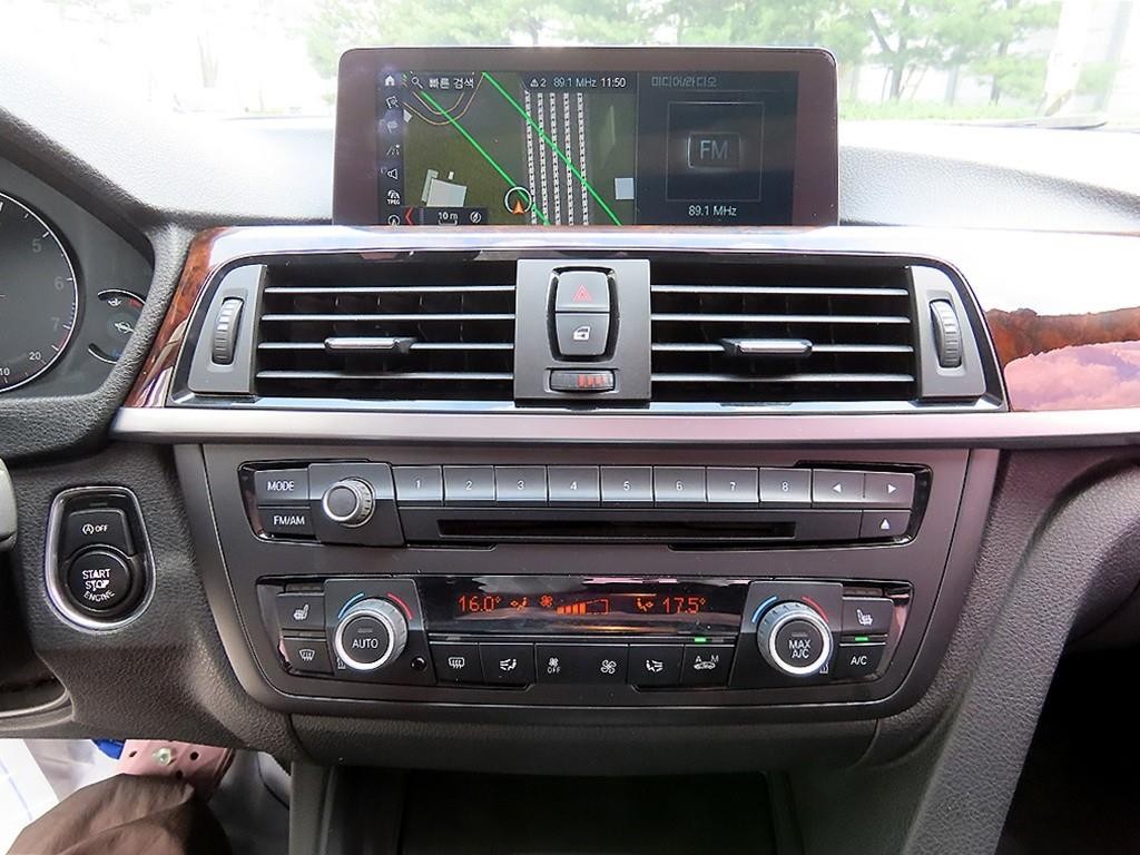 BMW 3시리즈 3시리즈 (F30) 320i 이미지 12