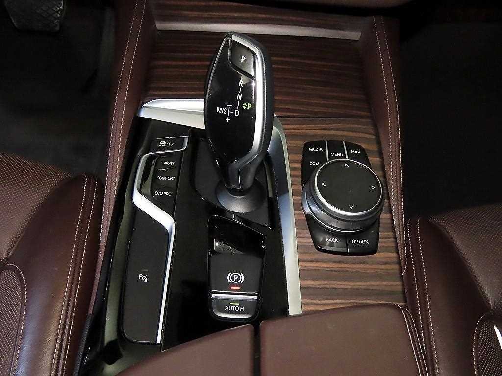 BMW 5시리즈 5시리즈 (G30) 520d 럭셔리 플러스 이미지 12