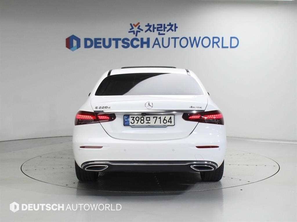 벤츠 E 클래스 E-클래스 W213 E220d 4MATIC 익스클루시브 이미지 4