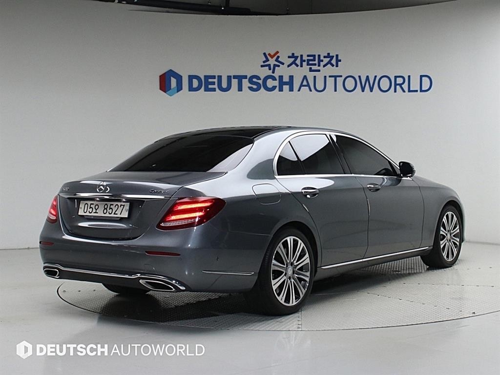 벤츠 E 클래스 E-클래스 W213 E400 4MATIC 익스클루시브 이미지 2