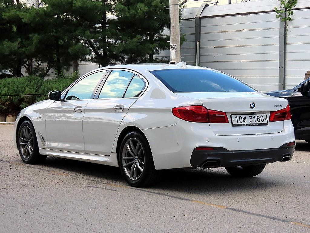 BMW 5시리즈 5시리즈 (G30) 530i M 스포츠 이미지 2