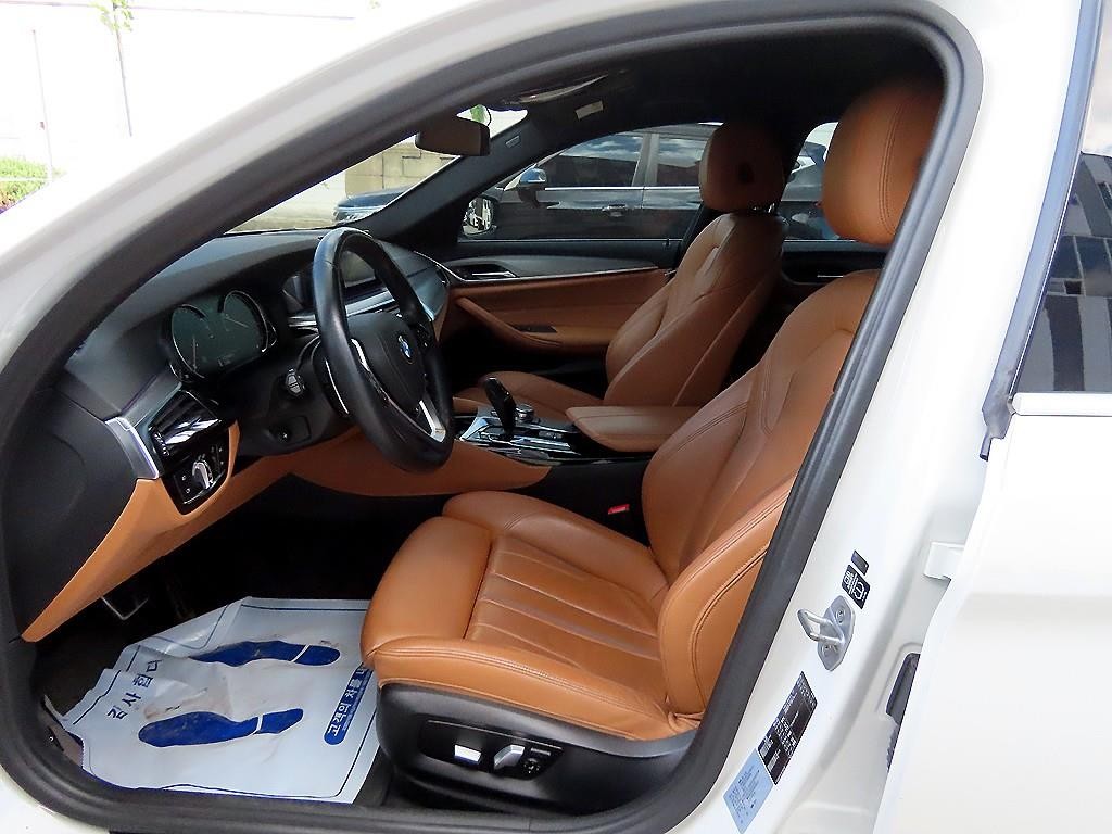 BMW 5시리즈 5시리즈 (G30) 530i M 스포츠 이미지 4