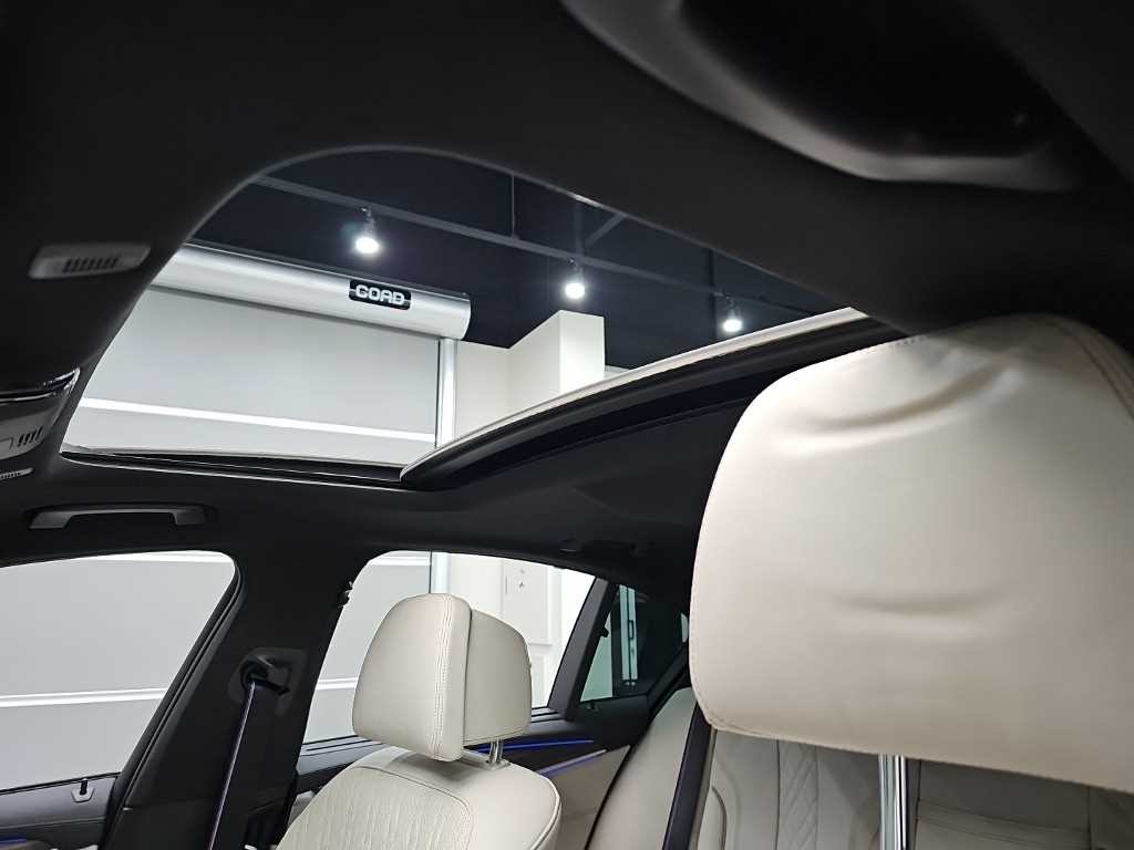 BMW 5시리즈 5시리즈 (G30) M550i xDrive 이미지 15
