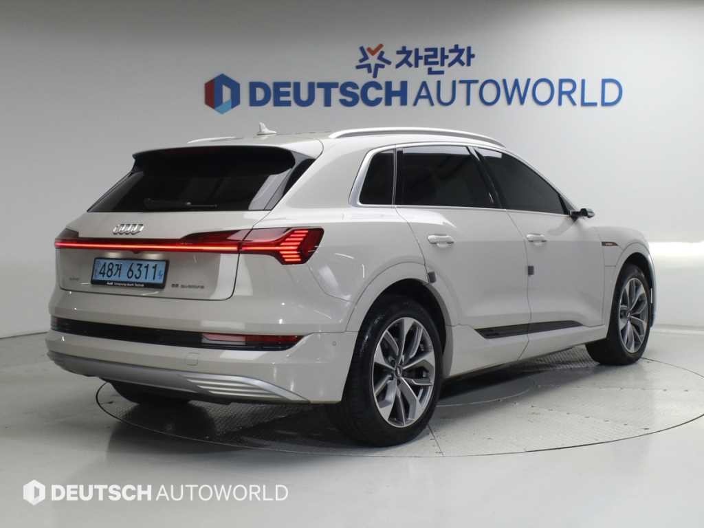 아우디 e-트론 55 콰트로 이미지 2