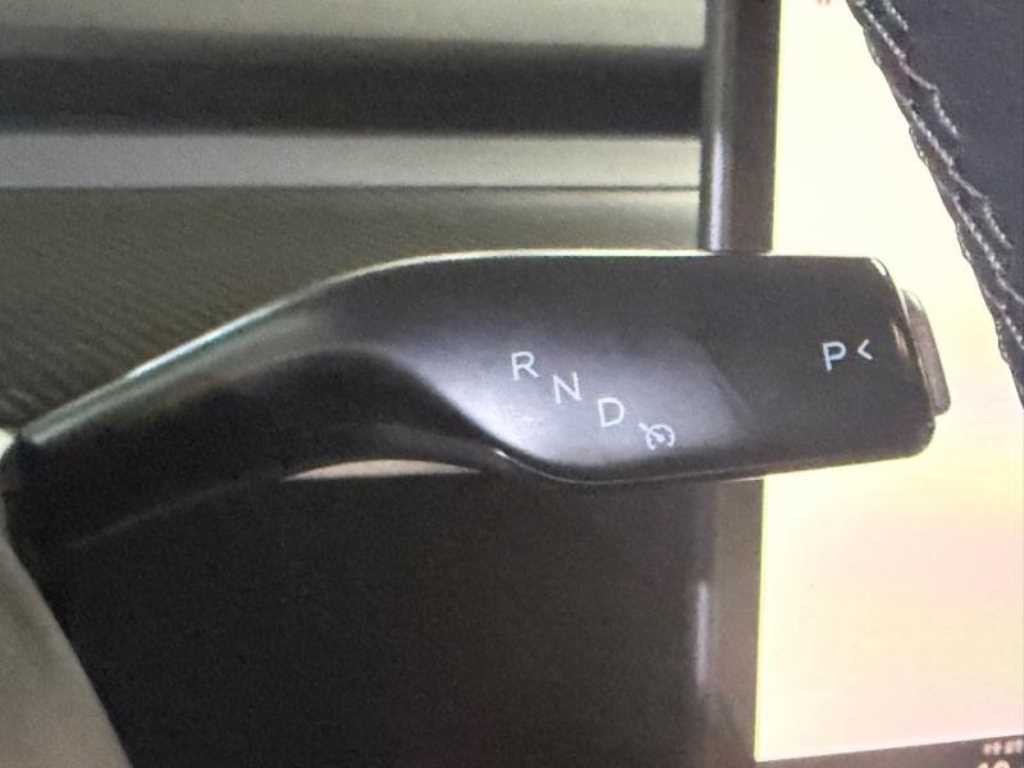 테슬라 모델 Y RWD 이미지 12