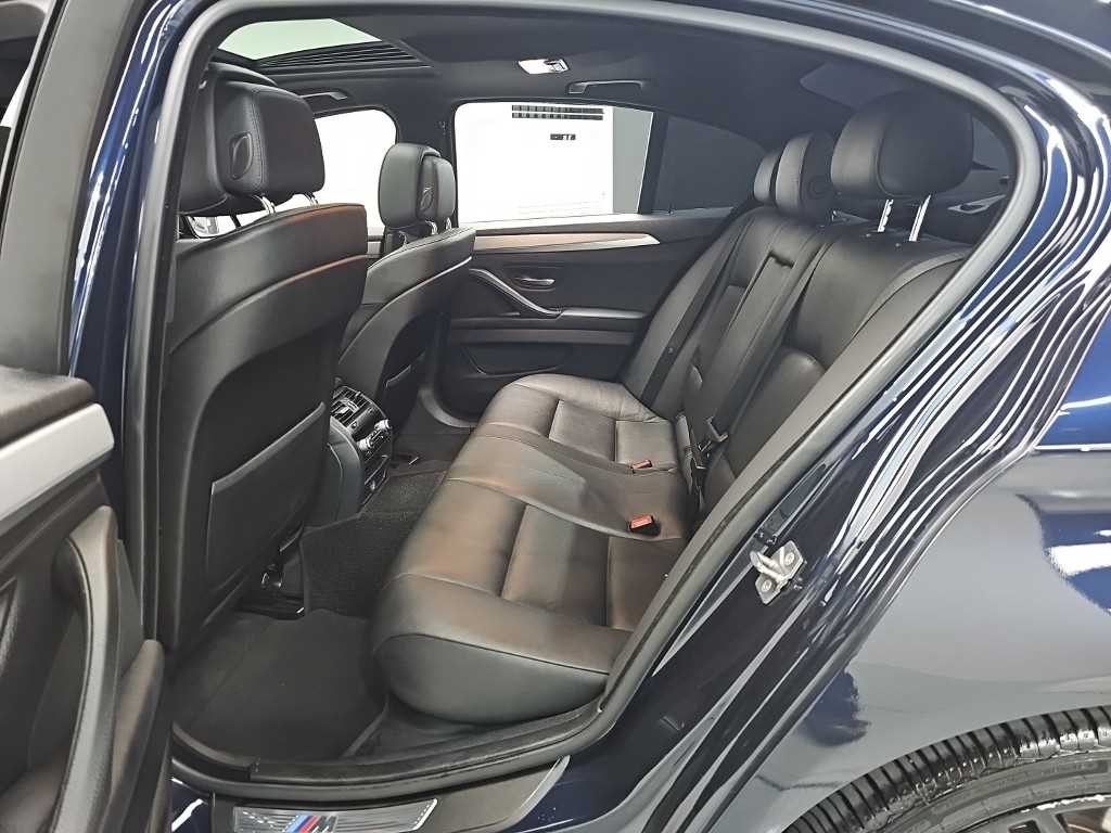 BMW 5시리즈 5시리즈 (F10) 550i xDrive 이미지 12