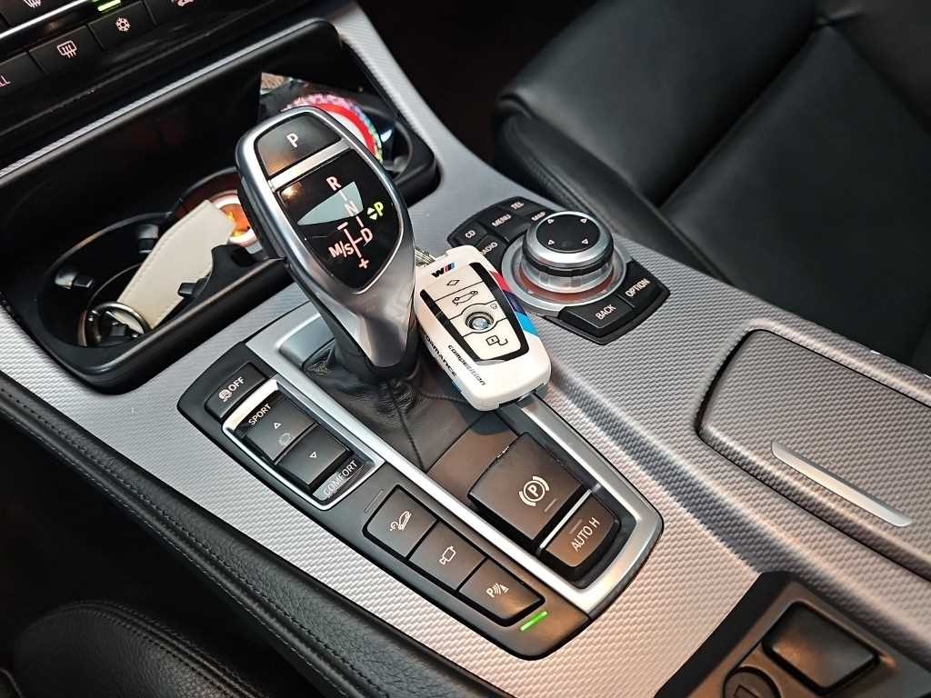 BMW 5시리즈 5시리즈 (F10) 550i xDrive 이미지 8