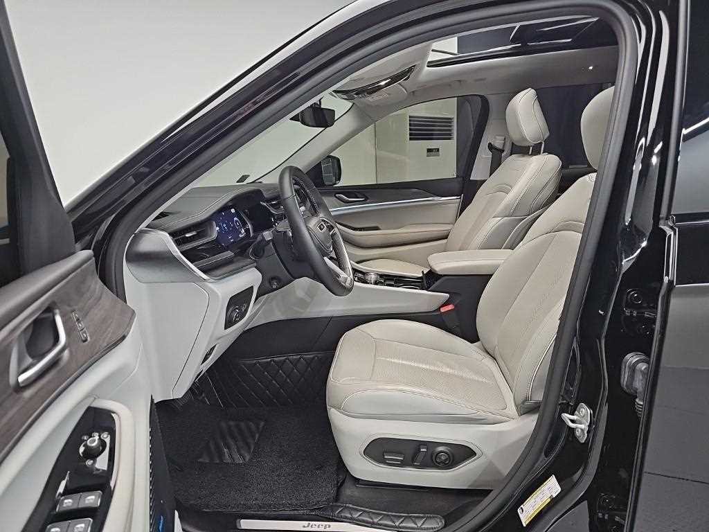 지프 체로키 그랜드 체로키(WL) 3.6 L 오버랜드 이미지 11