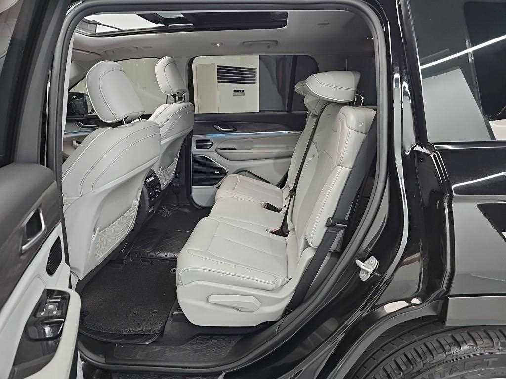 지프 체로키 그랜드 체로키(WL) 3.6 L 오버랜드 이미지 12