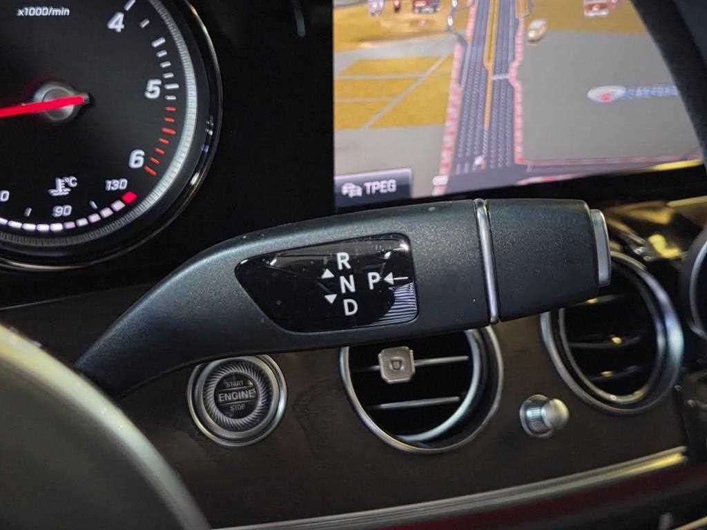 벤츠 E 클래스 E-클래스 W213 E220d 익스클루시브 이미지 12