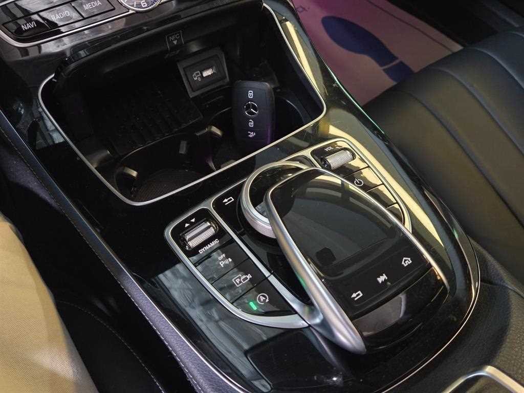 벤츠 E 클래스 E-클래스 W213 E220d 익스클루시브 이미지 16