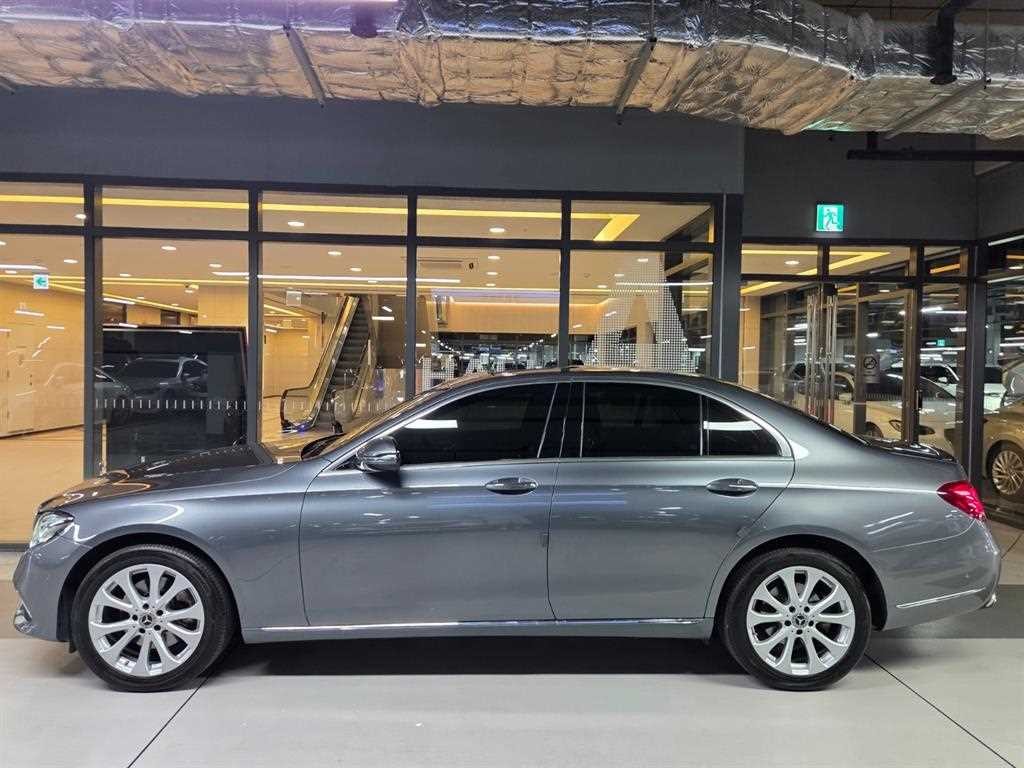 벤츠 E 클래스 E-클래스 W213 E220d 익스클루시브 이미지 2