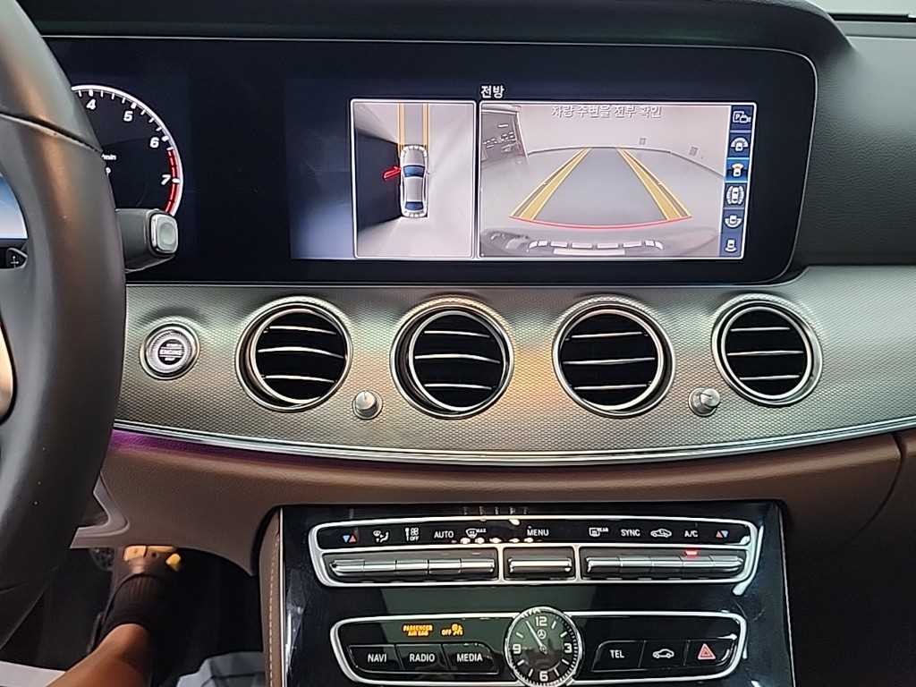 벤츠 E 클래스 E-클래스 W213 E300 4MATIC AMG LINE 이미지 11