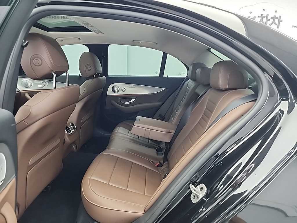 벤츠 E 클래스 E-클래스 W213 E300 4MATIC AMG LINE 이미지 13