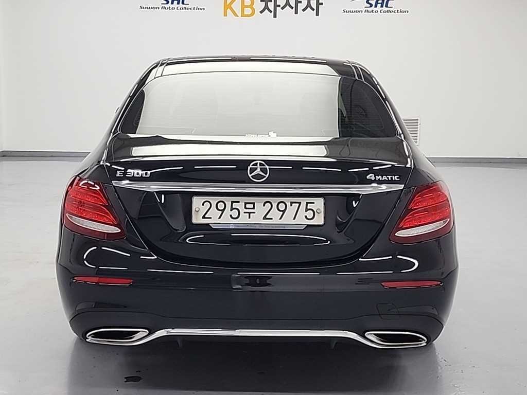 벤츠 E 클래스 E-클래스 W213 E300 4MATIC AMG LINE 이미지 4