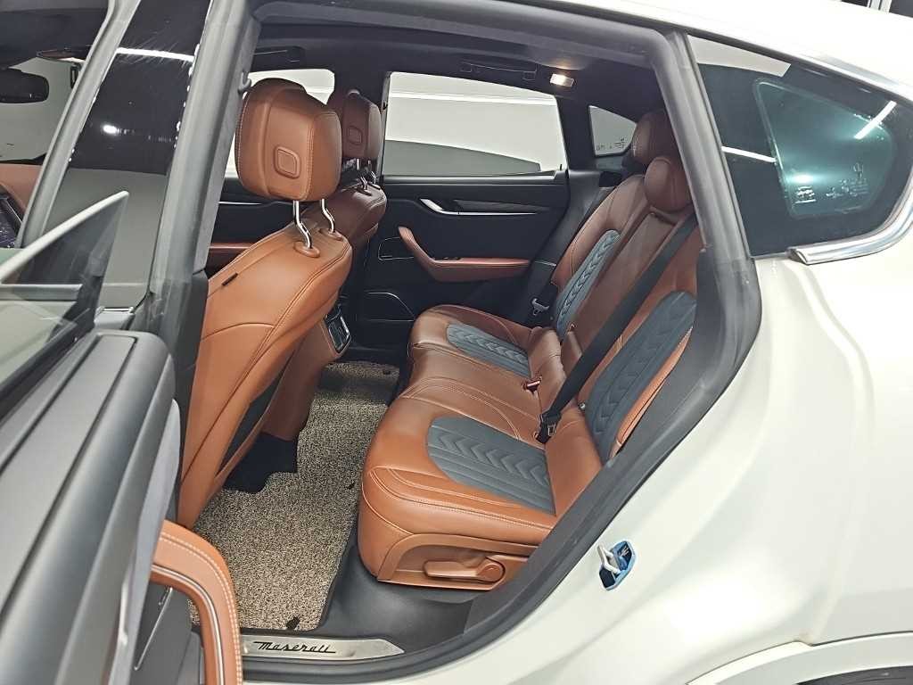 마세라티 르반떼 3.0  AWD 그란 루쏘 이미지 12