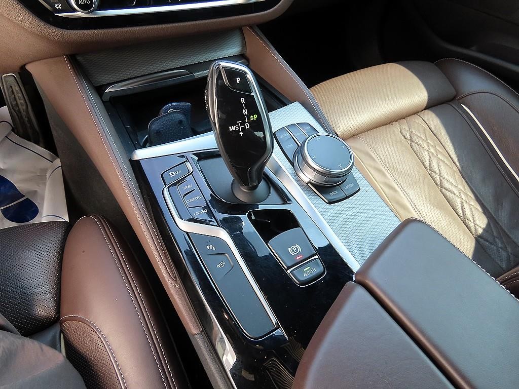 BMW 5시리즈 5시리즈 (G30) 520d M 스포츠 플러스 이미지 11