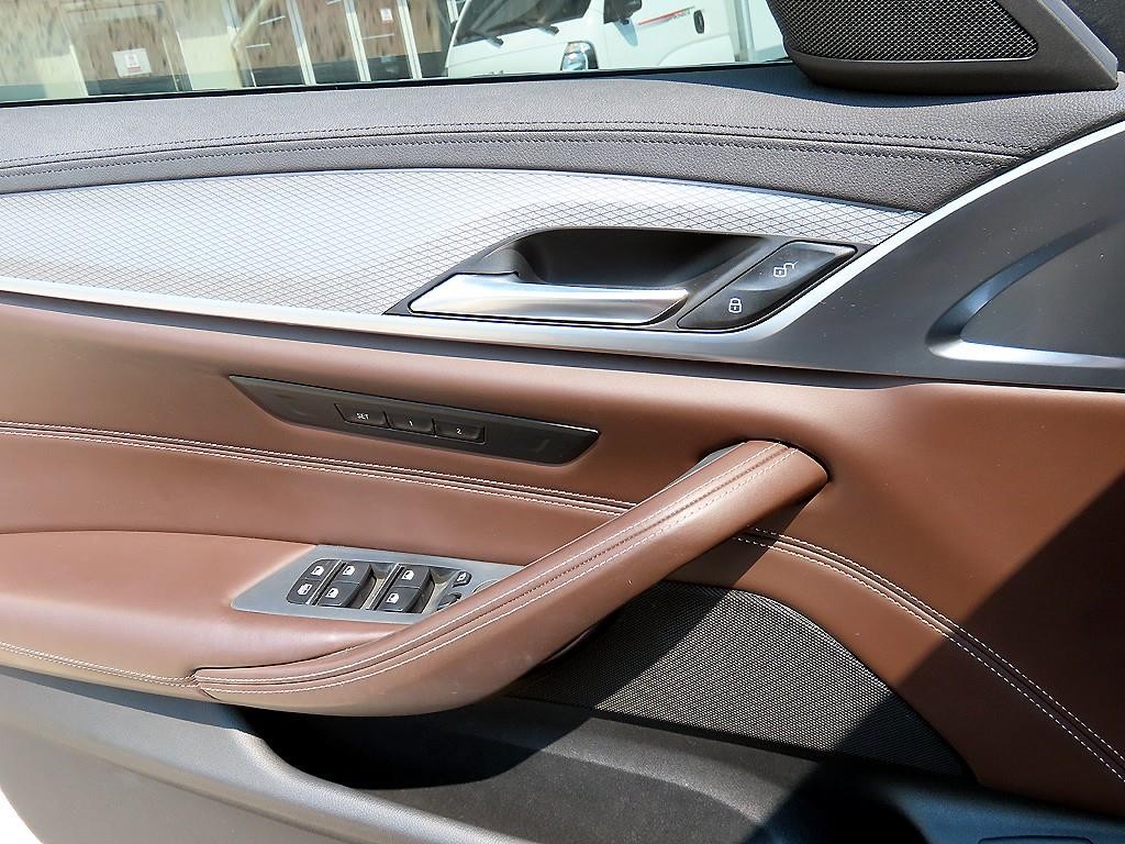 BMW 5시리즈 5시리즈 (G30) 520d M 스포츠 플러스 이미지 12