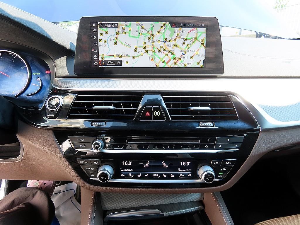 BMW 5시리즈 5시리즈 (G30) 520d M 스포츠 플러스 이미지 13