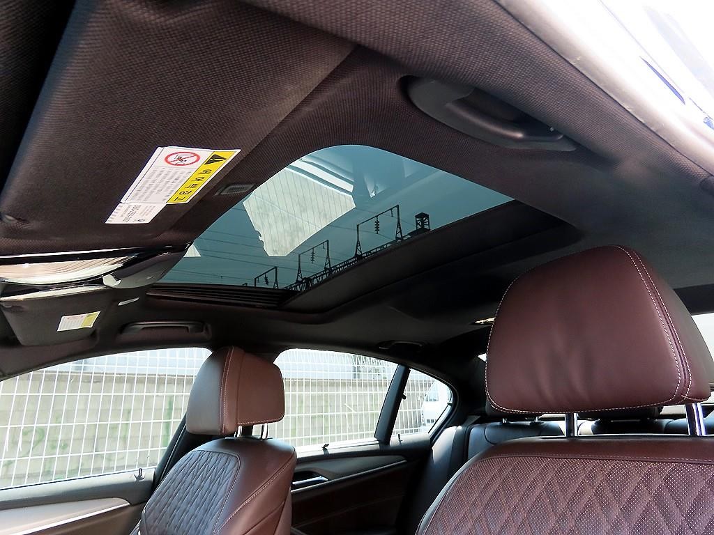 BMW 5시리즈 5시리즈 (G30) 520d M 스포츠 플러스 이미지 17