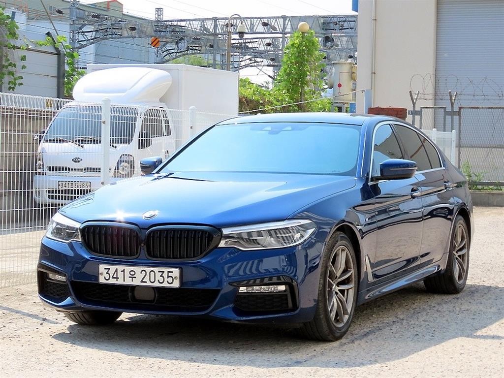 BMW 5시리즈 5시리즈 (G30) 520d M 스포츠 플러스 이미지 2