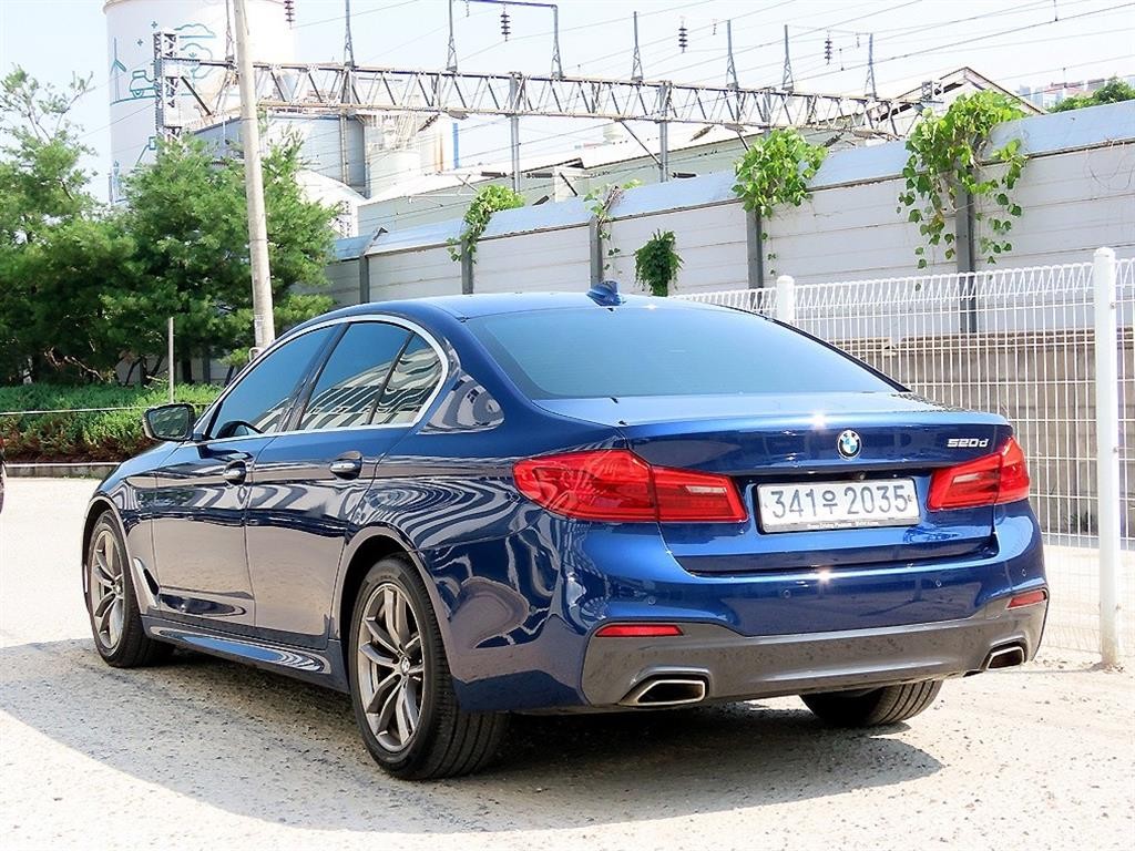 BMW 5시리즈 5시리즈 (G30) 520d M 스포츠 플러스 이미지 3