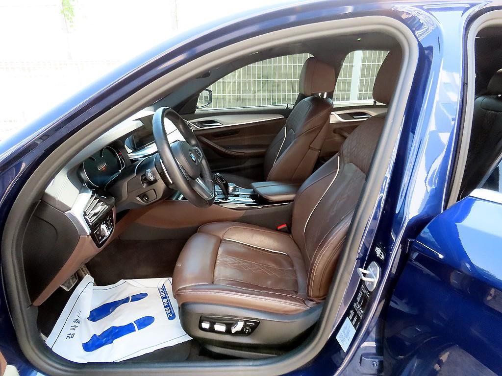 BMW 5시리즈 5시리즈 (G30) 520d M 스포츠 플러스 이미지 5