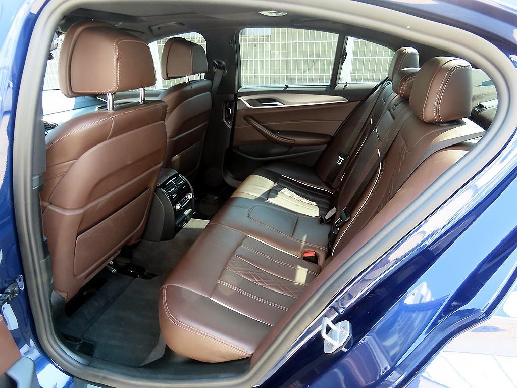 BMW 5시리즈 5시리즈 (G30) 520d M 스포츠 플러스 이미지 6
