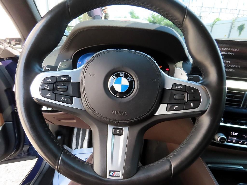 BMW 5시리즈 5시리즈 (G30) 520d M 스포츠 플러스 이미지 8