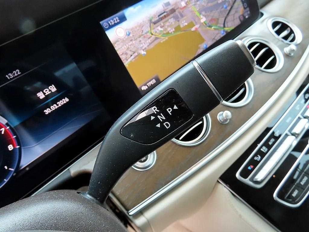 벤츠 E 클래스 E-클래스 W213 E300 4MATIC 익스클루시브 이미지 11