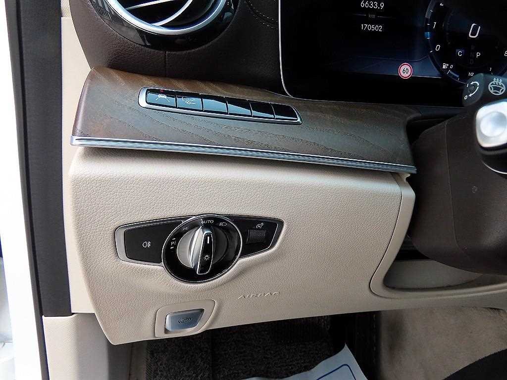 벤츠 E 클래스 E-클래스 W213 E300 4MATIC 익스클루시브 이미지 12