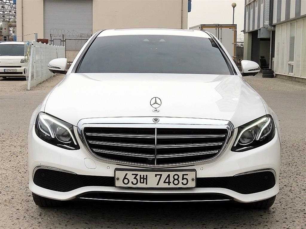 벤츠 E 클래스 E-클래스 W213 E300 4MATIC 익스클루시브 이미지 2
