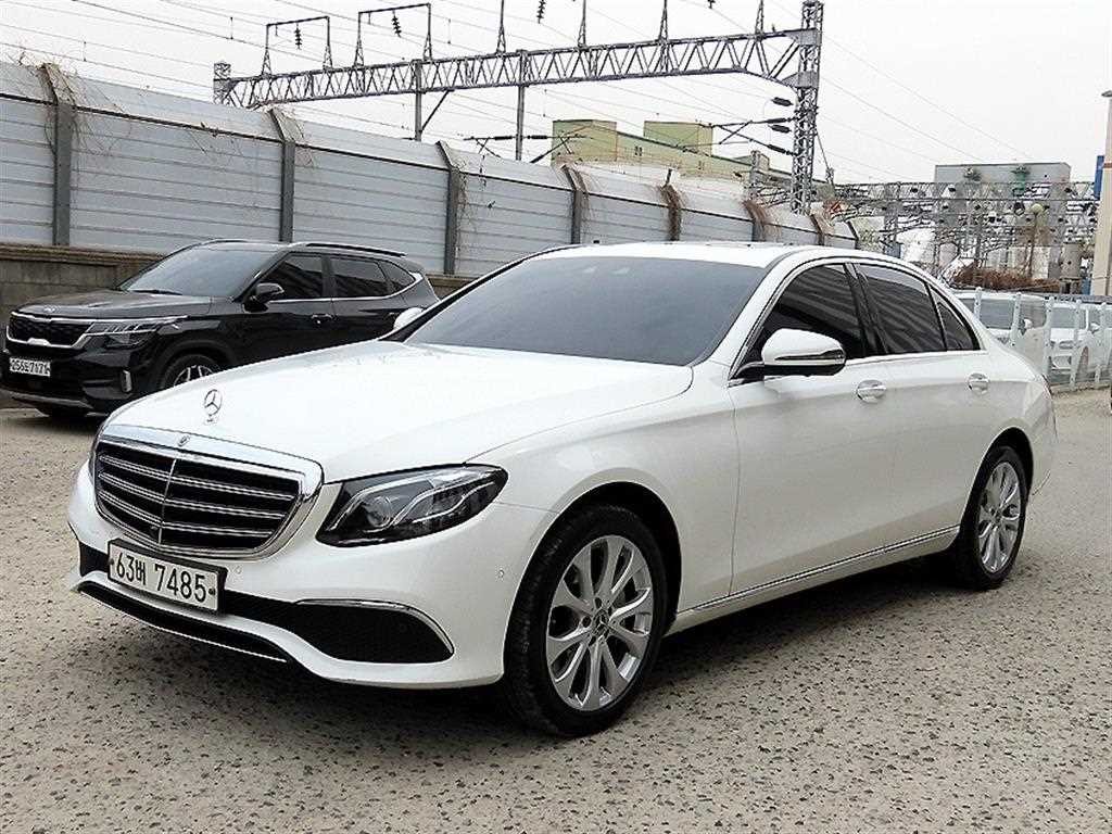 벤츠 E 클래스 E-클래스 W213 E300 4MATIC 익스클루시브 이미지 3