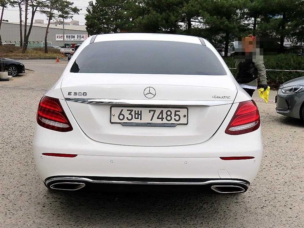 벤츠 E 클래스 E-클래스 W213 E300 4MATIC 익스클루시브 이미지 5