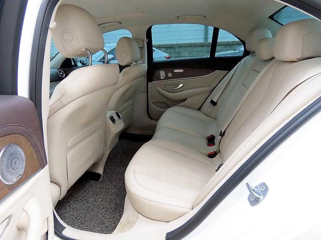 벤츠 E 클래스 E-클래스 W213 E300 4MATIC 익스클루시브 이미지 6