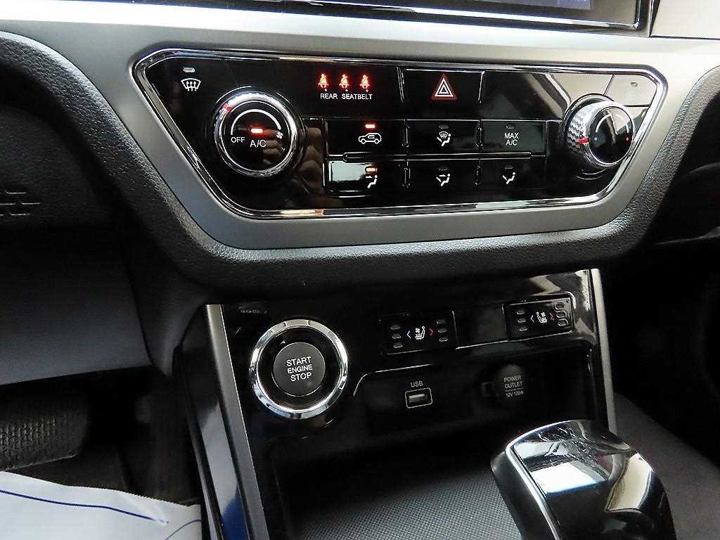 KG모빌리티(쌍용) 코란도 뷰티풀코란도 2WD 디젤 1.6 C5 플러스 이미지 16