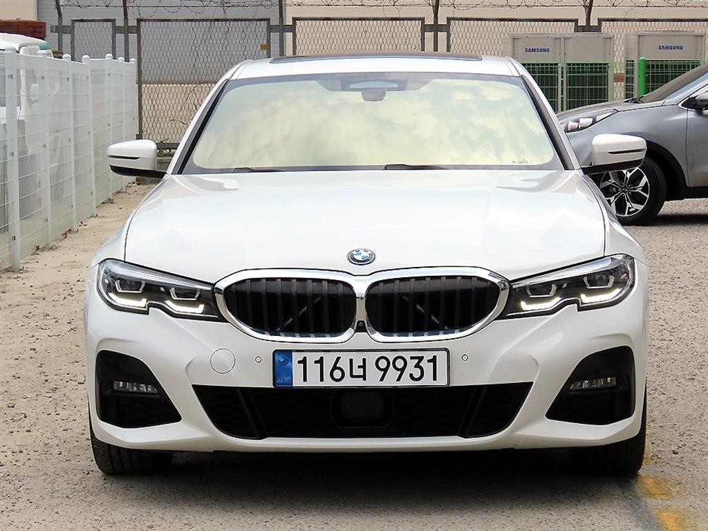 BMW 3시리즈 3시리즈 (G20) 320e M 스포츠 이미지 1
