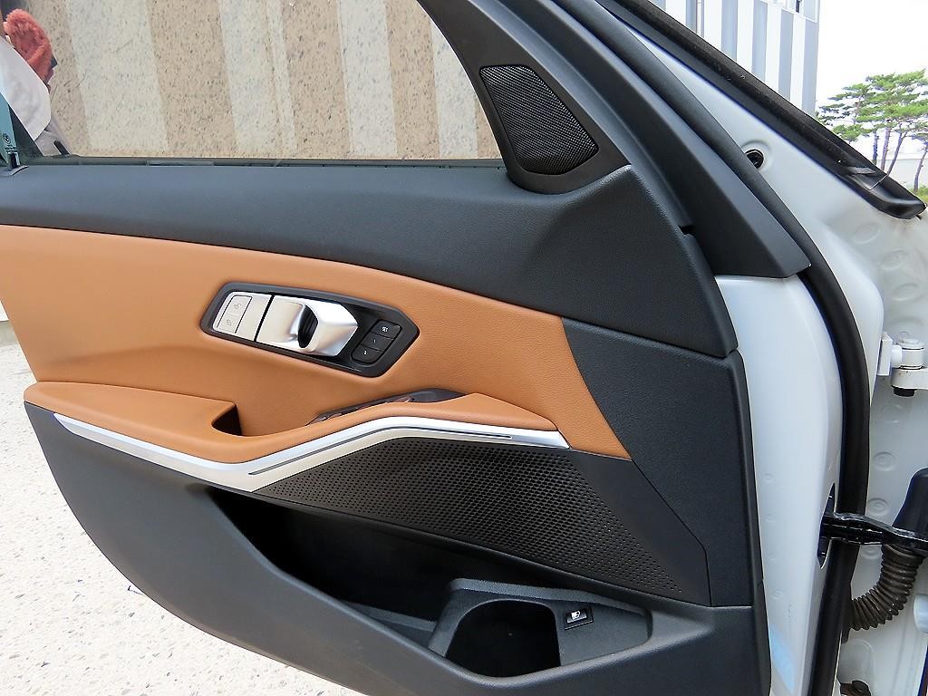 BMW 3시리즈 3시리즈 (G20) 320e M 스포츠 이미지 11