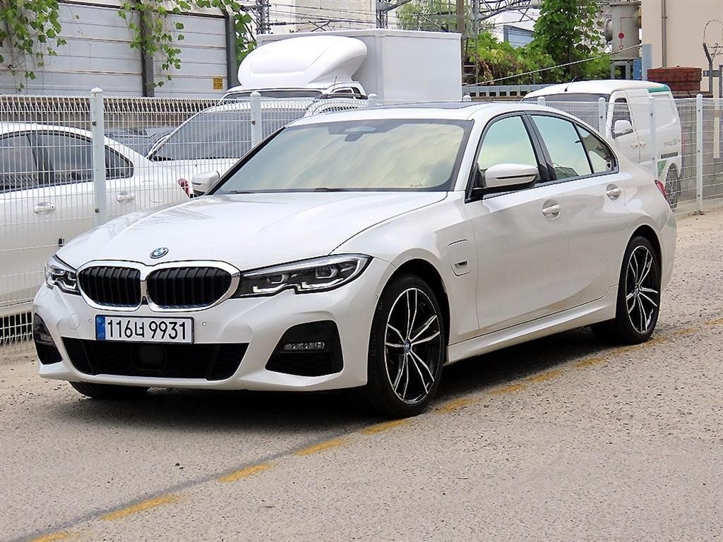 BMW 3시리즈 3시리즈 (G20) 320e M 스포츠 이미지 2