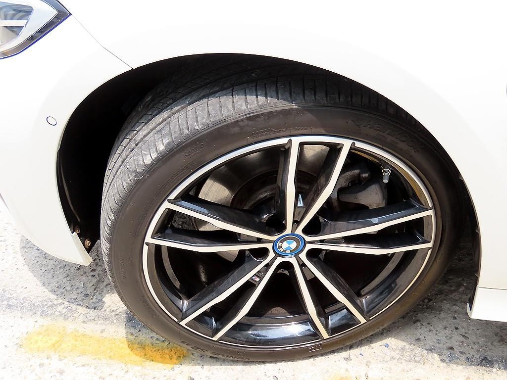 BMW 3시리즈 3시리즈 (G20) 320e M 스포츠 이미지 20