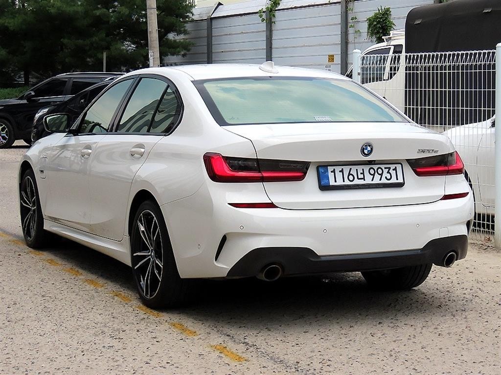 BMW 3시리즈 3시리즈 (G20) 320e M 스포츠 이미지 3