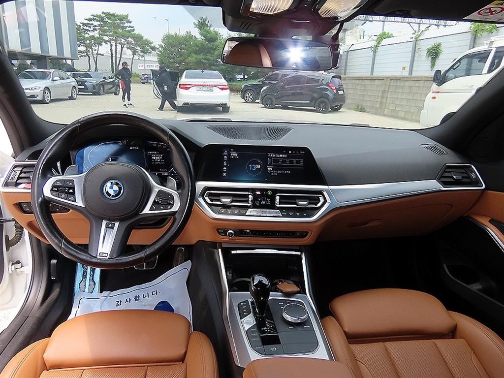 BMW 3시리즈 3시리즈 (G20) 320e M 스포츠 이미지 7