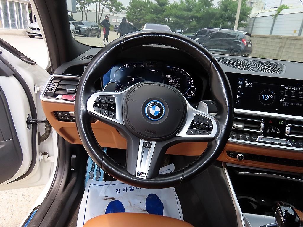 BMW 3시리즈 3시리즈 (G20) 320e M 스포츠 이미지 8