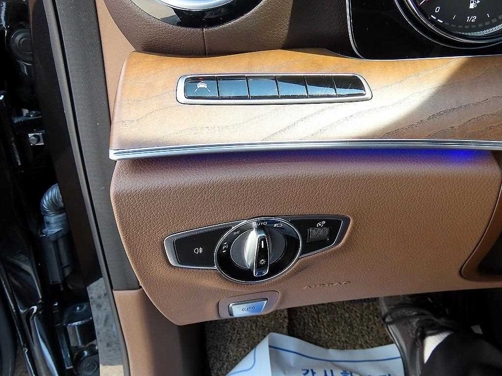 벤츠 E 클래스 E-클래스 W213 E220d 익스클루시브 이미지 12